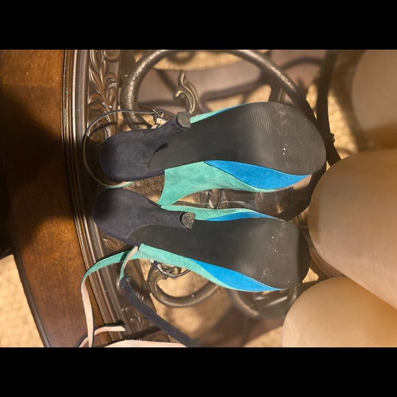 Colorblock Platform Pump - Picture 8 of 10